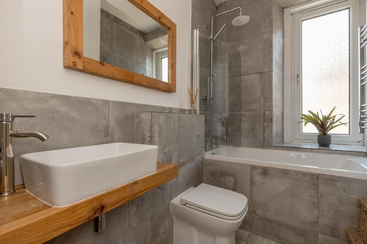 Pass The Keys Stunning 3 Bed Loft Style Apt With Free Parking Εδιμβούργο